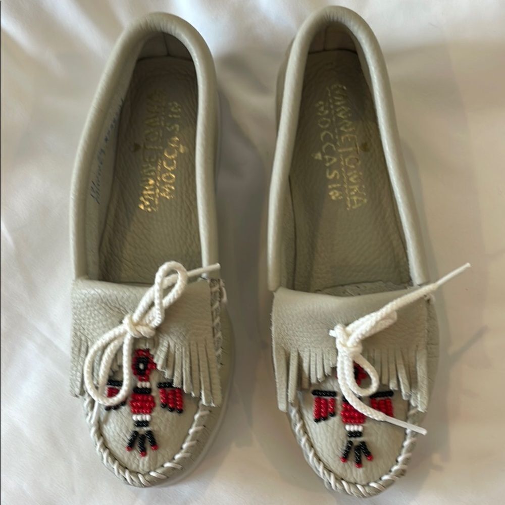MINNETONKA LEATHER MOCCASINS.   NEW.